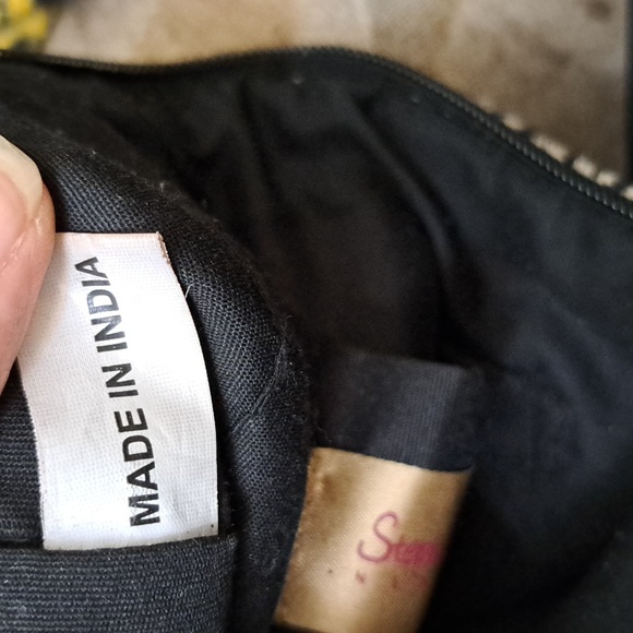 Stephanie Nicole Beaded Wristlet Pouch - Picture 4 of 9